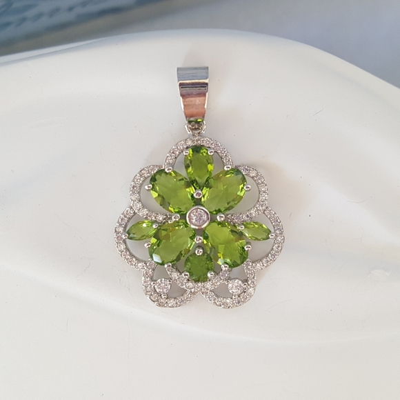 Jewelry - Peridot Green Zircon Pendant